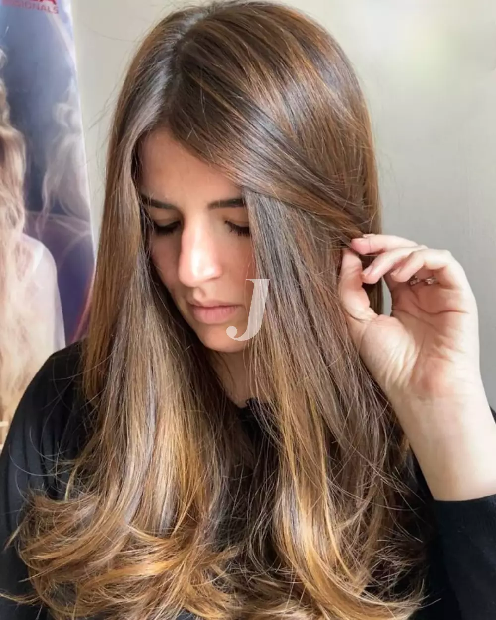 Foto di donna con capelli lunghi biondo scuro dorato