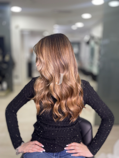 Foto di donna con capelli lunghi ramato chiaro