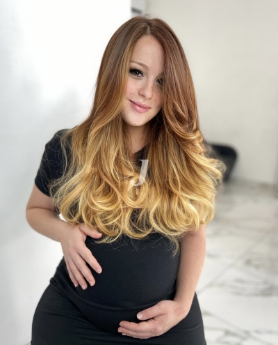 Foto di donna con capelli lunghi ramato chiaro