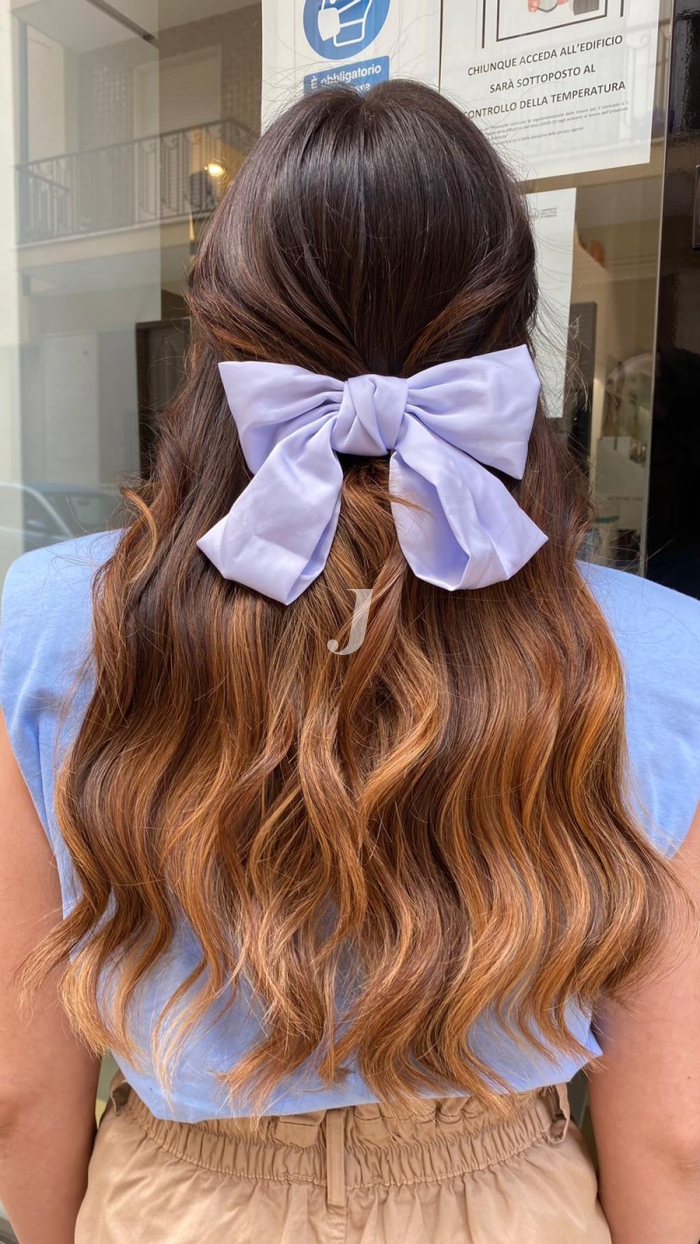 Foto di donna con capelli lunghi ramato medio