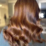 Foto di donna con capelli lunghi ramato medio