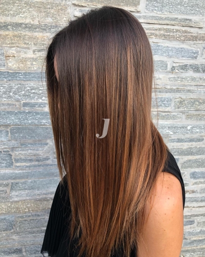 Foto di donna con capelli lunghi castano medio sabbia