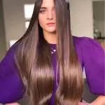 Foto di donna con capelli lunghi castano medio marrone
