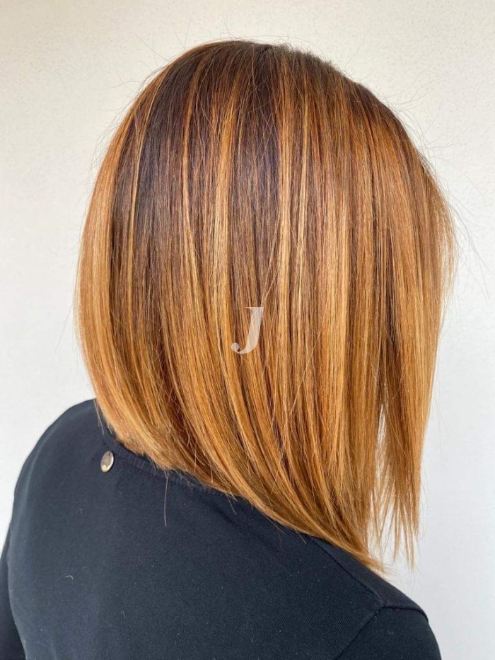 Foto di donna con capelli medi ramato medio