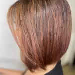 Foto di donna con capelli corti ramato medio